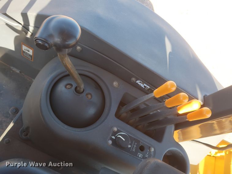 image for item DJ1927 2010 John Deere 210LJ  landscape tractor