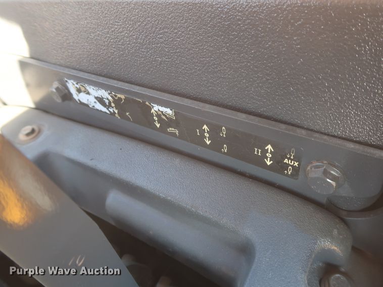 image for item DJ1927 2010 John Deere 210LJ  landscape tractor