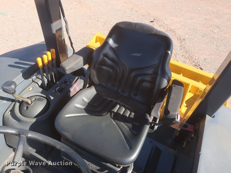 image for item DJ1927 2010 John Deere 210LJ  landscape tractor