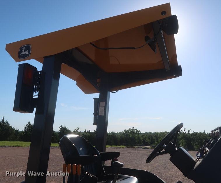 image for item DJ1927 2010 John Deere 210LJ  landscape tractor