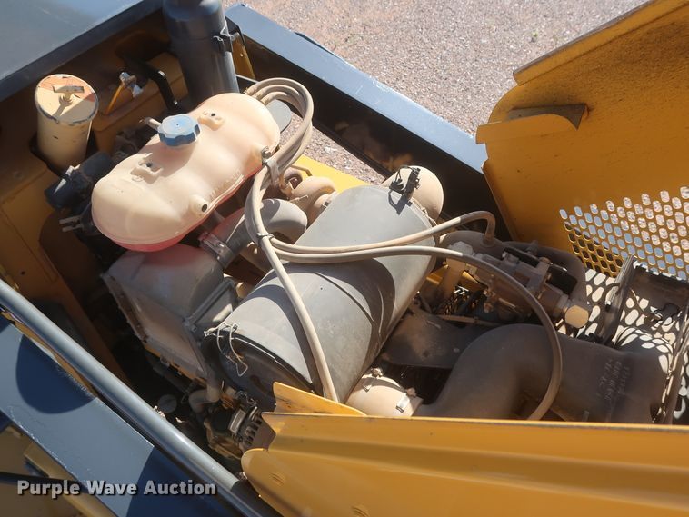 image for item DJ1927 2010 John Deere 210LJ  landscape tractor