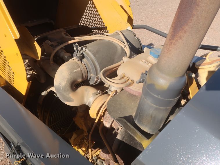 image for item DJ1927 2010 John Deere 210LJ  landscape tractor