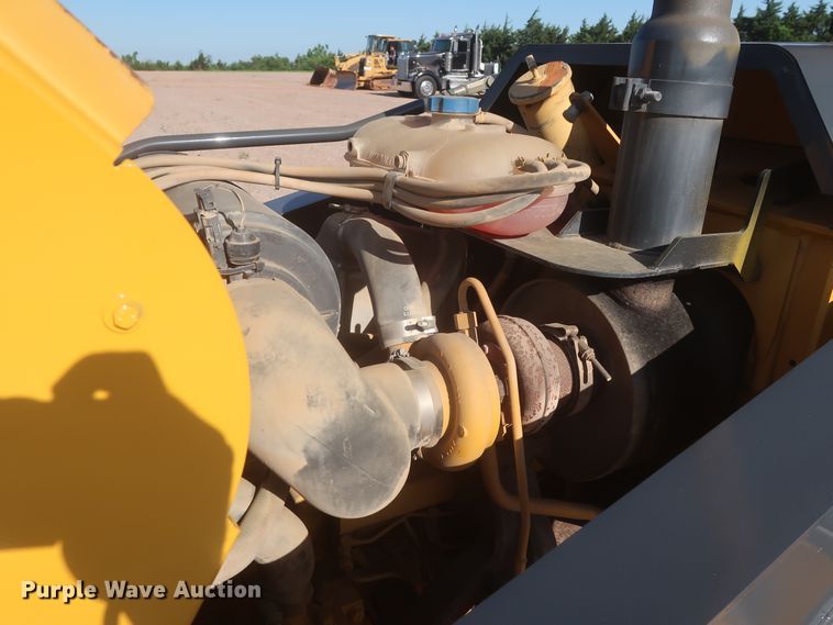 image for item DJ1927 2010 John Deere 210LJ  landscape tractor