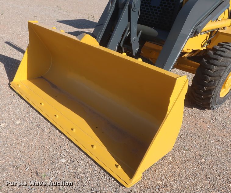 image for item DJ1927 2010 John Deere 210LJ  landscape tractor