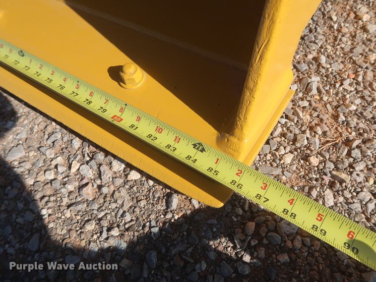 image for item DJ1927 2010 John Deere 210LJ  landscape tractor