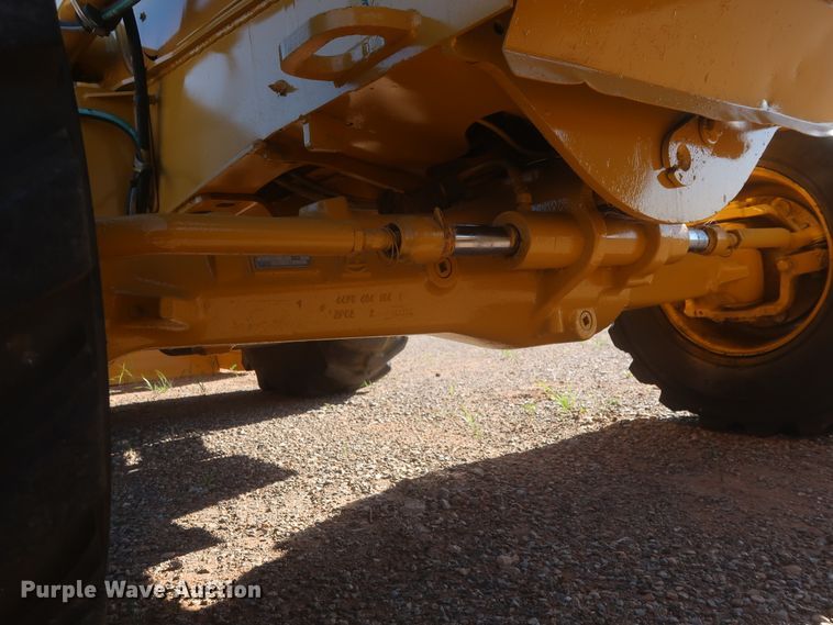 image for item DJ1927 2010 John Deere 210LJ  landscape tractor