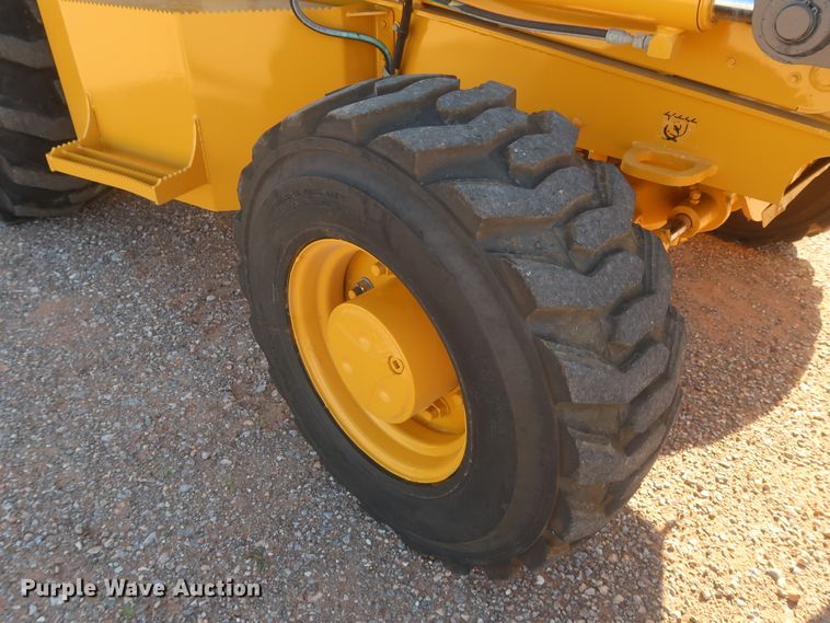 image for item DJ1927 2010 John Deere 210LJ  landscape tractor