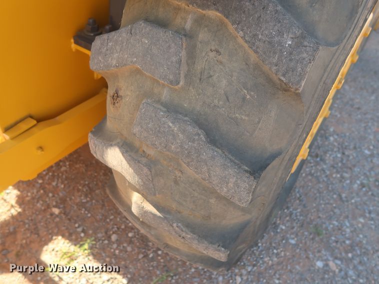 image for item DJ1927 2010 John Deere 210LJ  landscape tractor