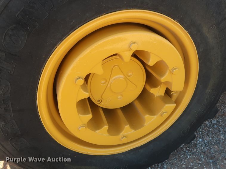 image for item DJ1927 2010 John Deere 210LJ  landscape tractor