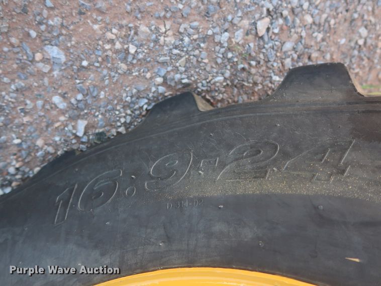 image for item DJ1927 2010 John Deere 210LJ  landscape tractor