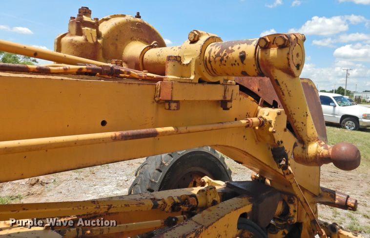 image for item DK2242 1968 Caterpillar 112F  rigid frame motor grader