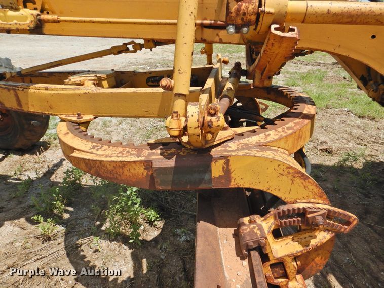image for item DK2242 1968 Caterpillar 112F  rigid frame motor grader