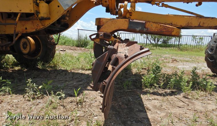 image for item DK2242 1968 Caterpillar 112F  rigid frame motor grader