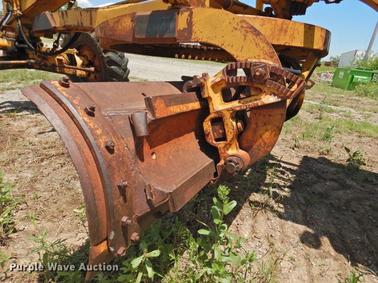 image for item DK2242 1968 Caterpillar 112F  rigid frame motor grader
