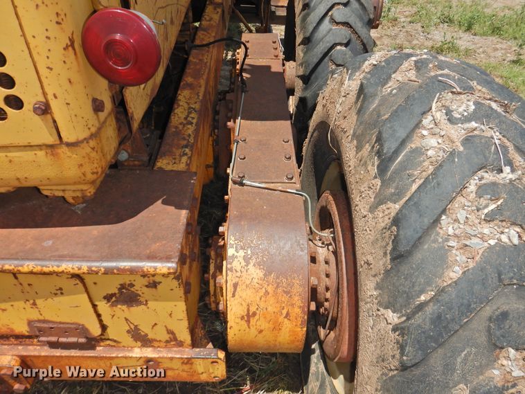 image for item DK2242 1968 Caterpillar 112F  rigid frame motor grader