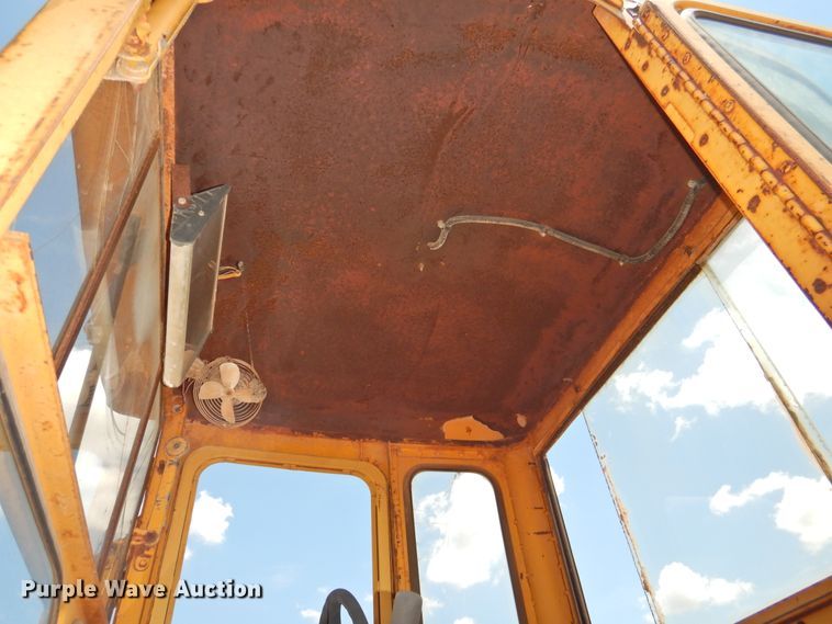 image for item DK2242 1968 Caterpillar 112F  rigid frame motor grader