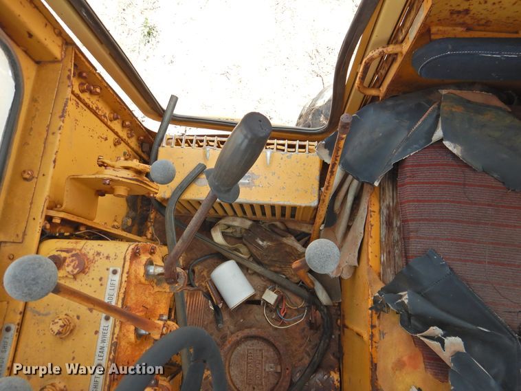 image for item DK2242 1968 Caterpillar 112F  rigid frame motor grader