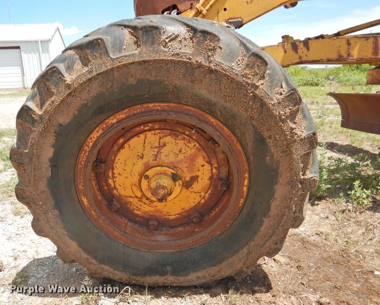 image for item DK2242 1968 Caterpillar 112F  rigid frame motor grader