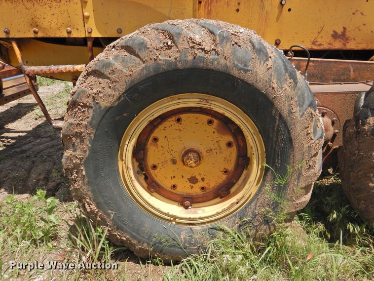 image for item DK2242 1968 Caterpillar 112F  rigid frame motor grader