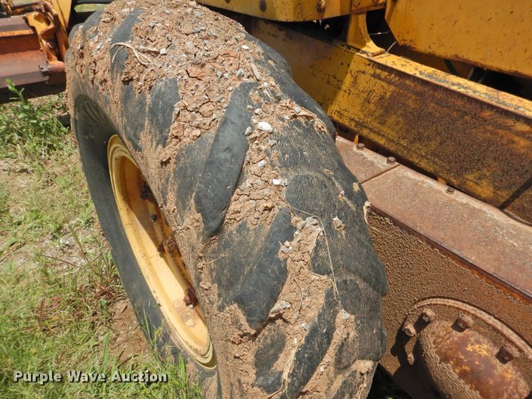 image for item DK2242 1968 Caterpillar 112F  rigid frame motor grader