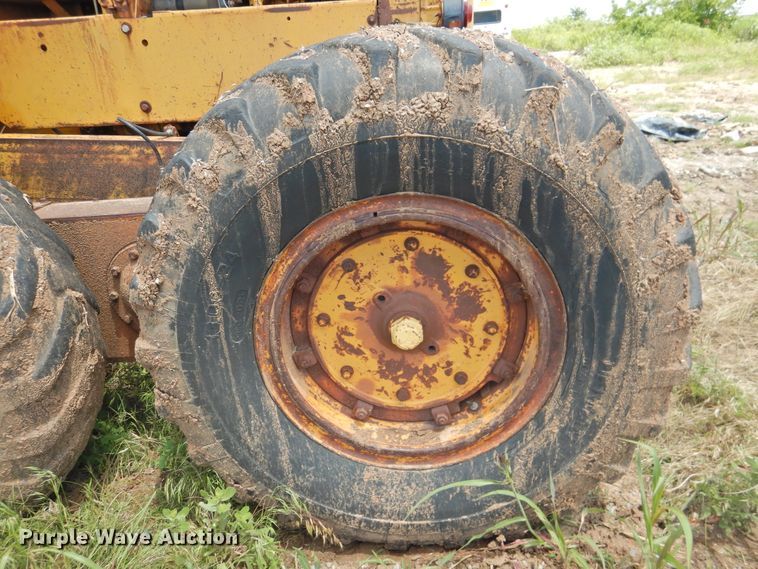 image for item DK2242 1968 Caterpillar 112F  rigid frame motor grader