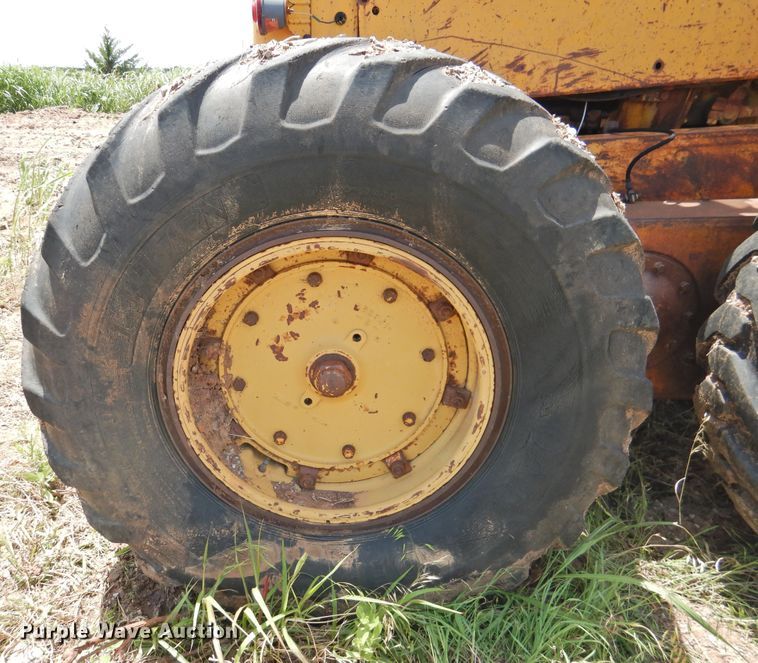 image for item DK2242 1968 Caterpillar 112F  rigid frame motor grader