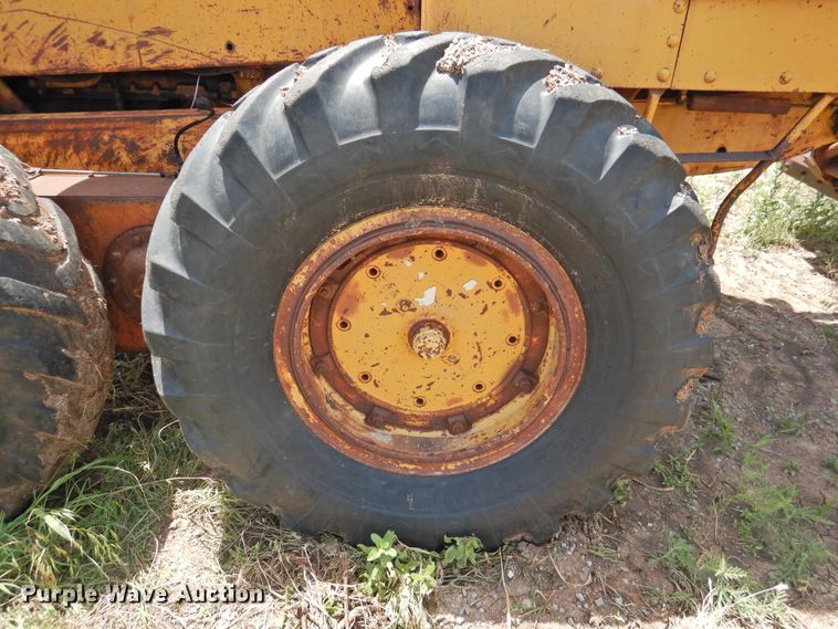 image for item DK2242 1968 Caterpillar 112F  rigid frame motor grader