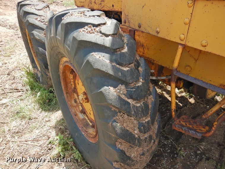 image for item DK2242 1968 Caterpillar 112F  rigid frame motor grader