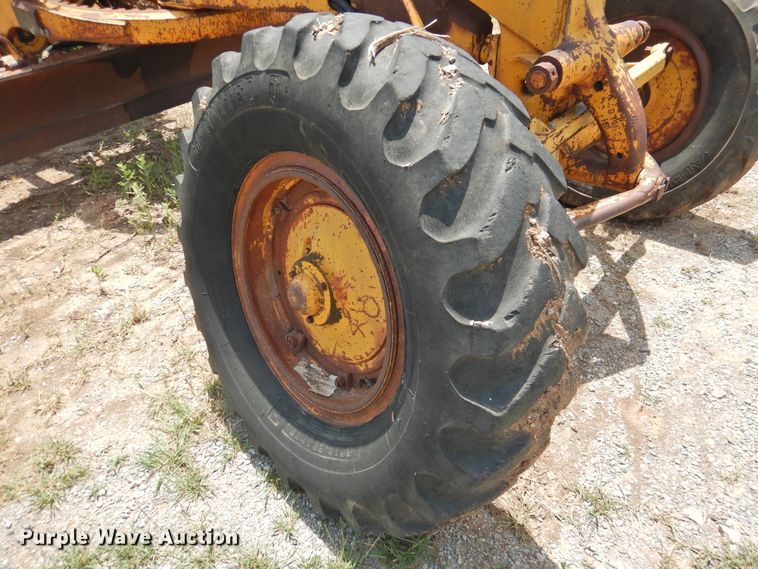 image for item DK2242 1968 Caterpillar 112F  rigid frame motor grader