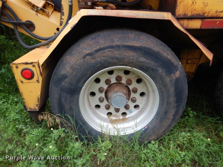 image for item DK5689 2004 Vermeer HG6000  horizontal grinder