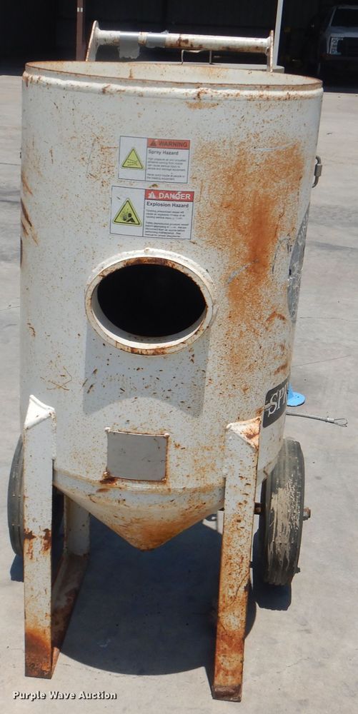 image for item DL0356 Sand blasting pots