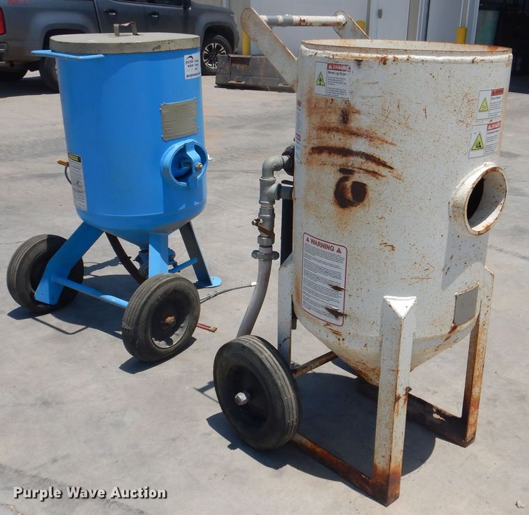 Sand blasting pots in Midland, TX Item DL0356 for sale Purple Wave