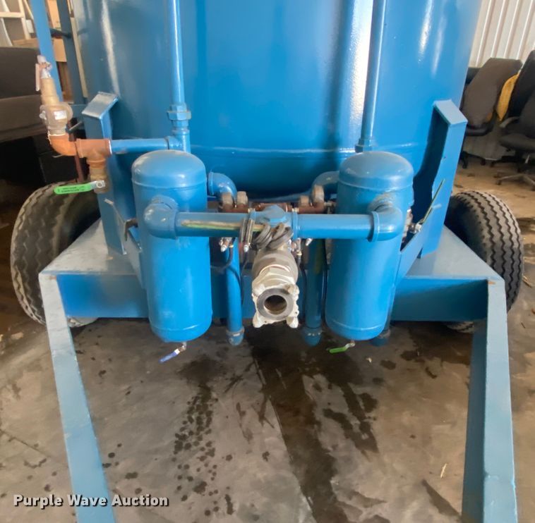 image for item DL0357 Sand blasting pot trailer