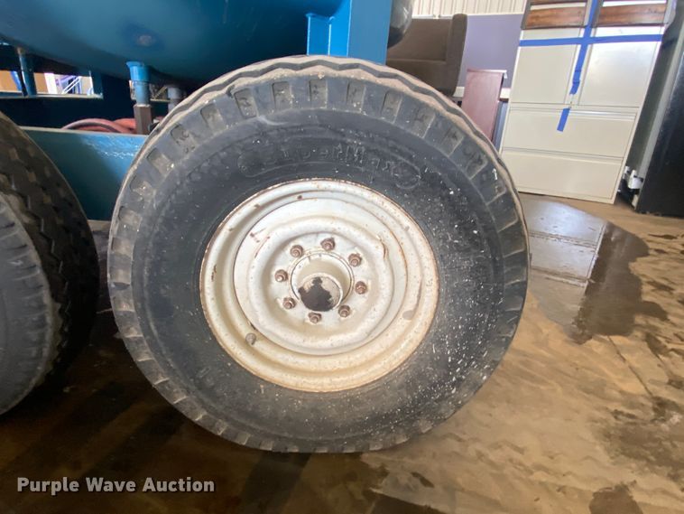 image for item DL0357 Sand blasting pot trailer