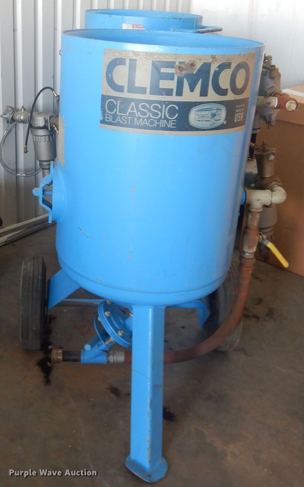 image for item DL0358 2019 Clemco 2452  sandblasting pots