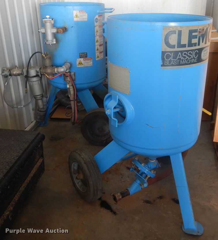 image for item DL0358 2019 Clemco 2452  sandblasting pots
