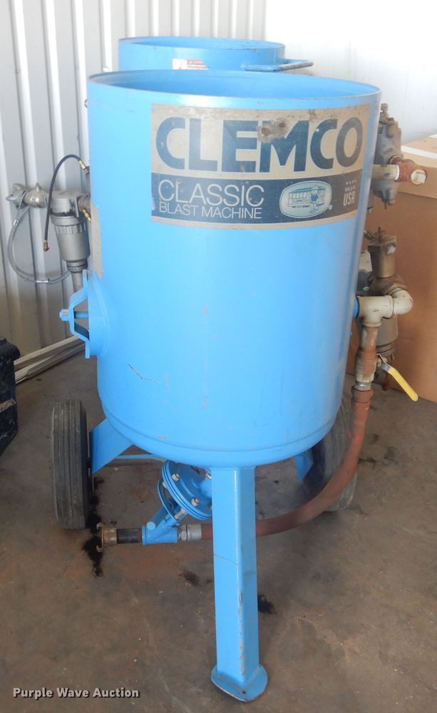 image for item DL0358 2019 Clemco 2452  sandblasting pots