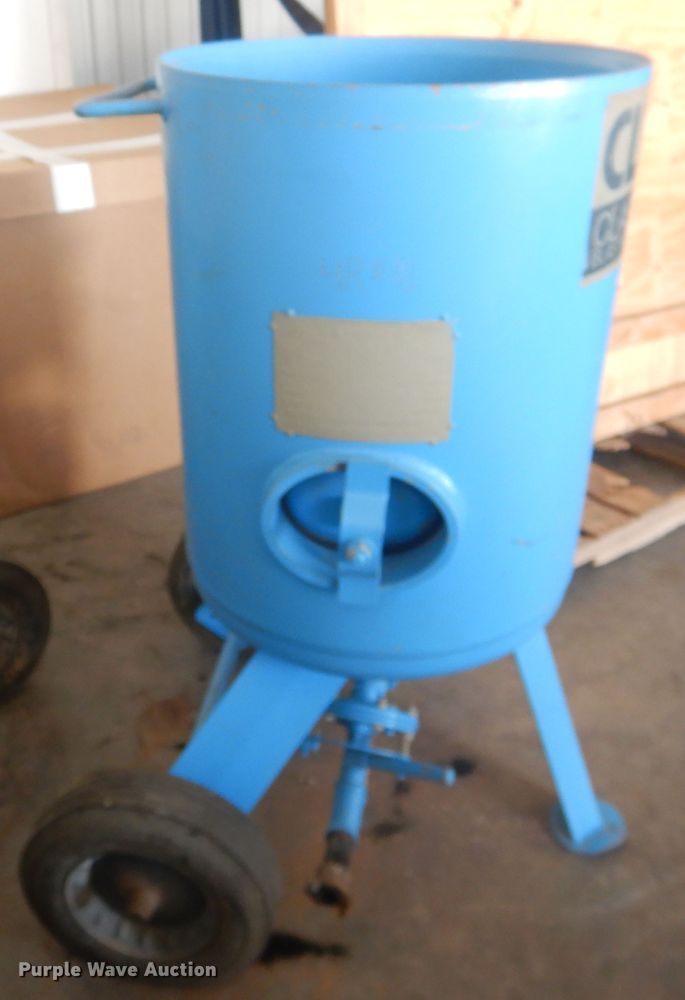 image for item DL0358 2019 Clemco 2452  sandblasting pots