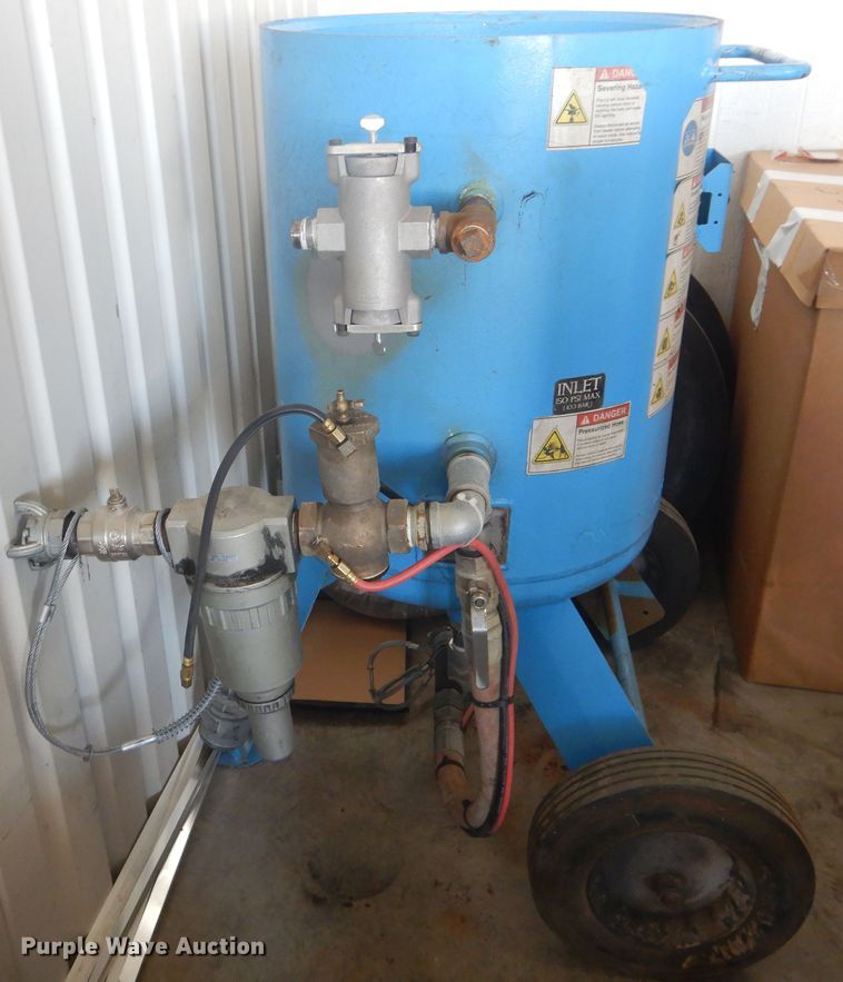 image for item DL0358 2019 Clemco 2452  sandblasting pots