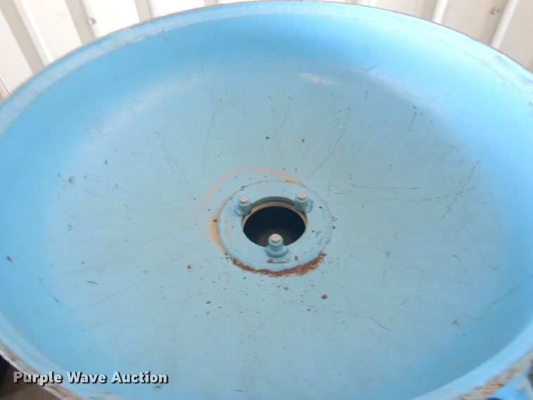 image for item DL0358 2019 Clemco 2452  sandblasting pots