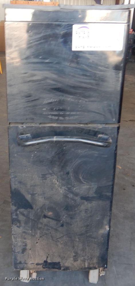 image for item DL0366 (2) tool boxes