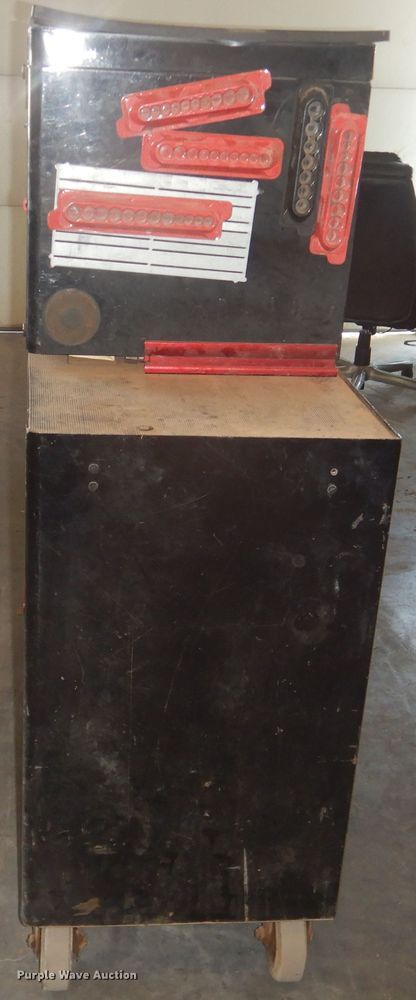 image for item DL0366 (2) tool boxes