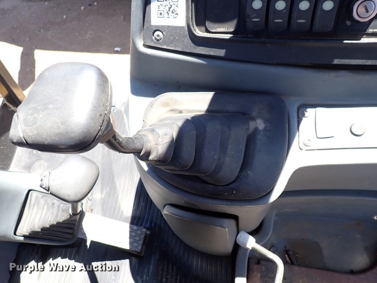 image for item DL7545 2006 Caterpillar 416D  landscape tractor