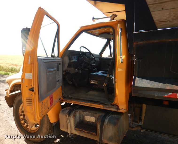 image for item DM0024 1998 Ford F800  dump truck
