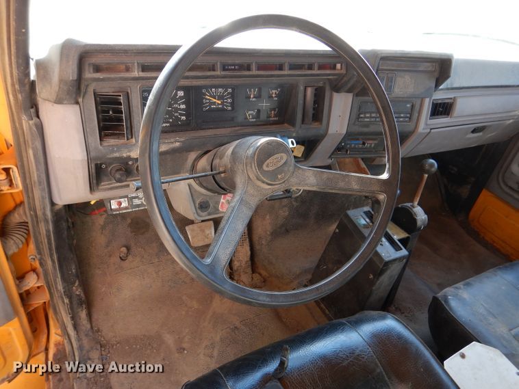 image for item DM0024 1998 Ford F800  dump truck