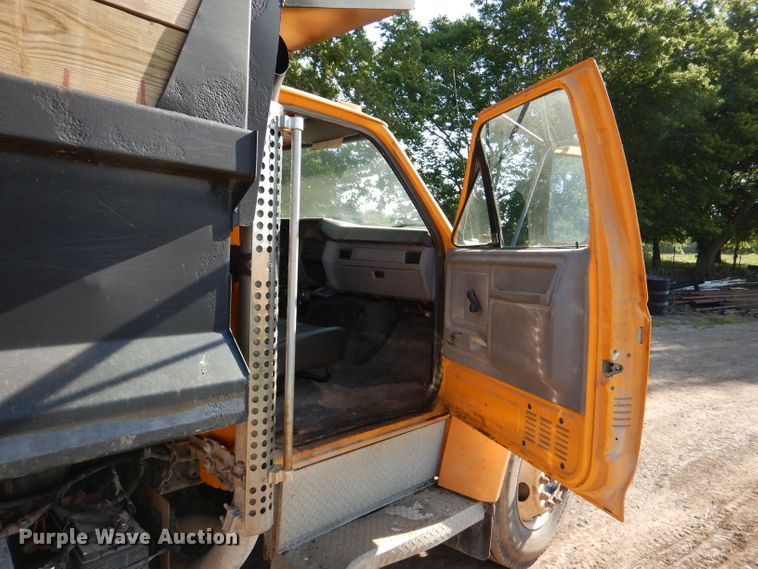 image for item DM0024 1998 Ford F800  dump truck