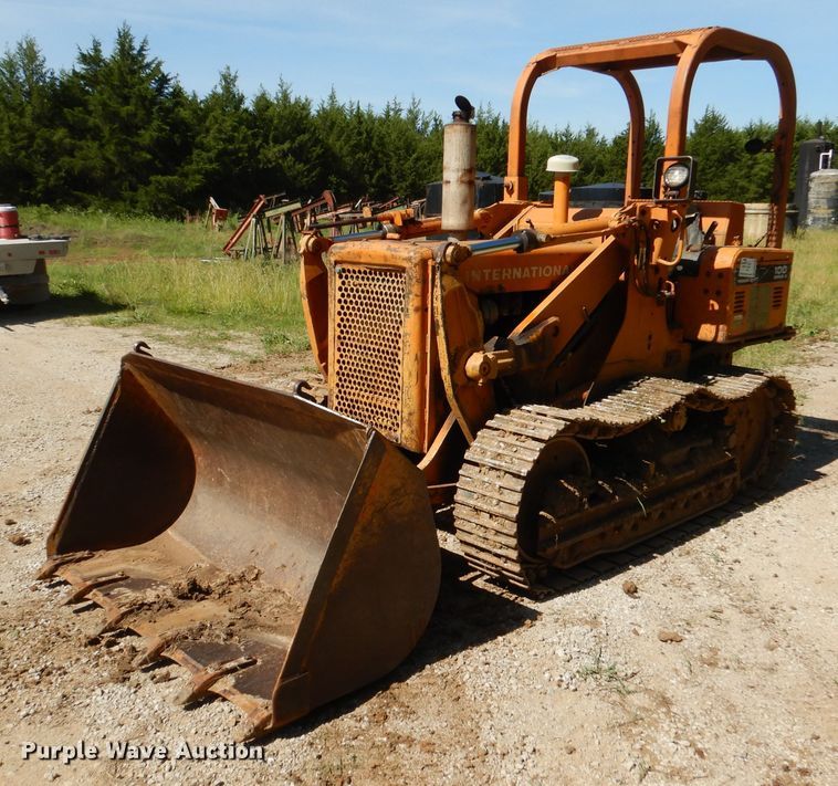 image for item DM0025 1985 International 100E  track loader