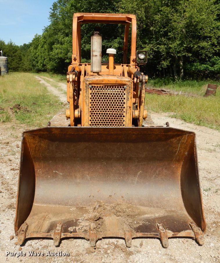 image for item DM0025 1985 International 100E  track loader