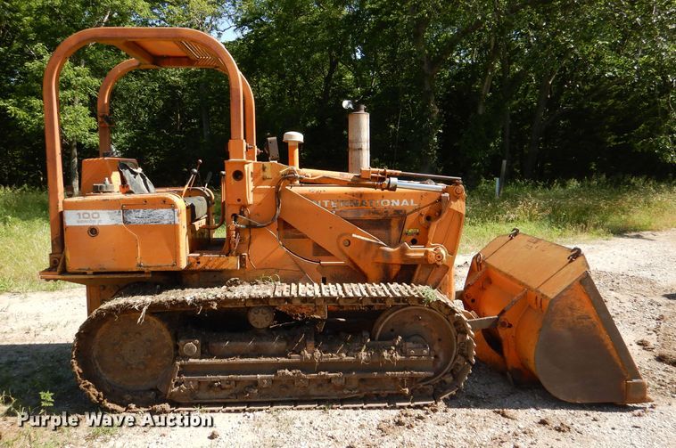 image for item DM0025 1985 International 100E  track loader