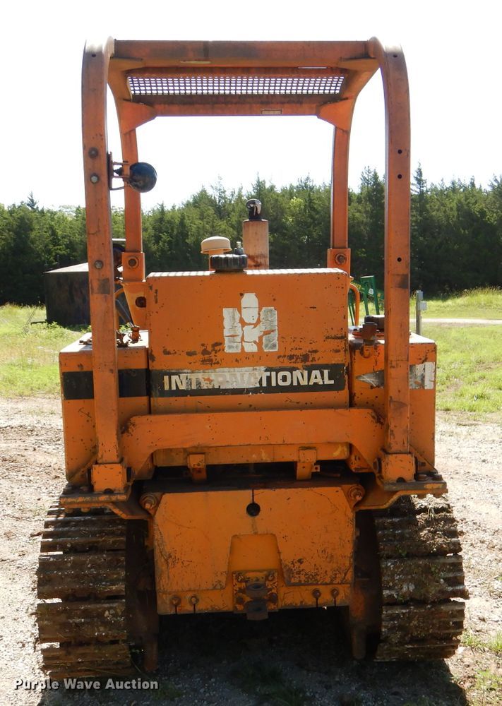 image for item DM0025 1985 International 100E  track loader